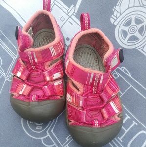 Pink Keen sandals, 5 infant